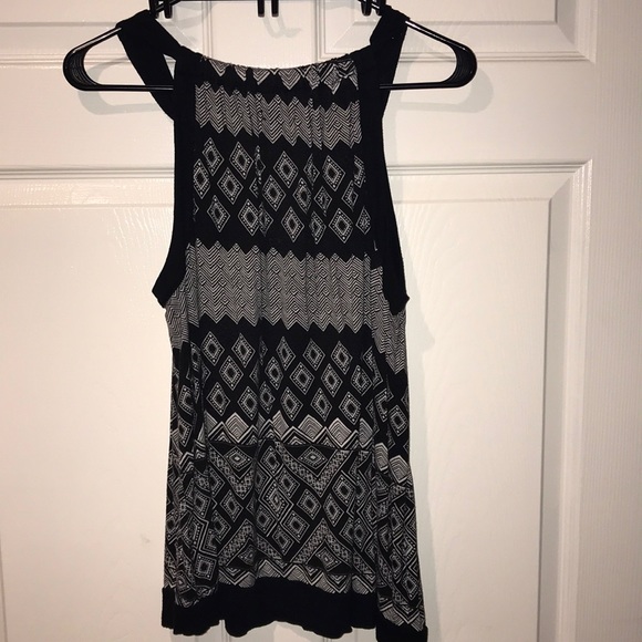 Black tank top - Picture 2 of 3